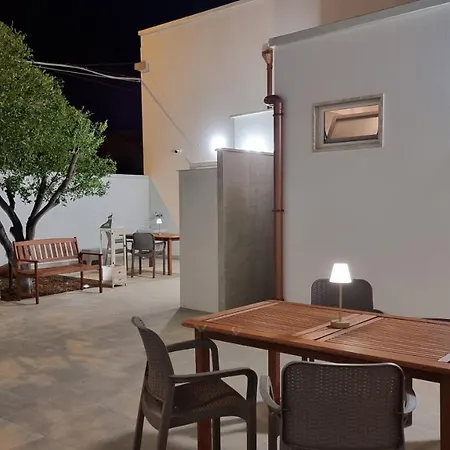 Uccio E Gina Affittacamere