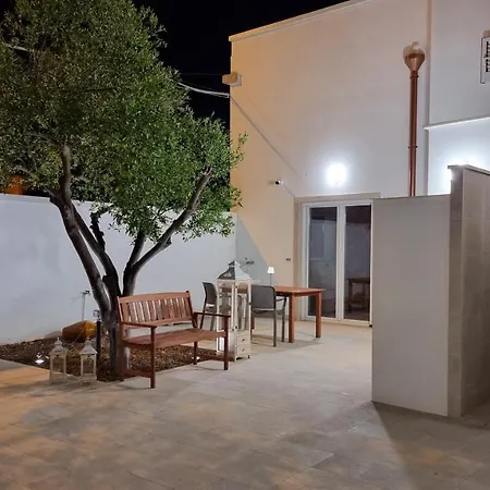 Uccio E Gina Affittacamere